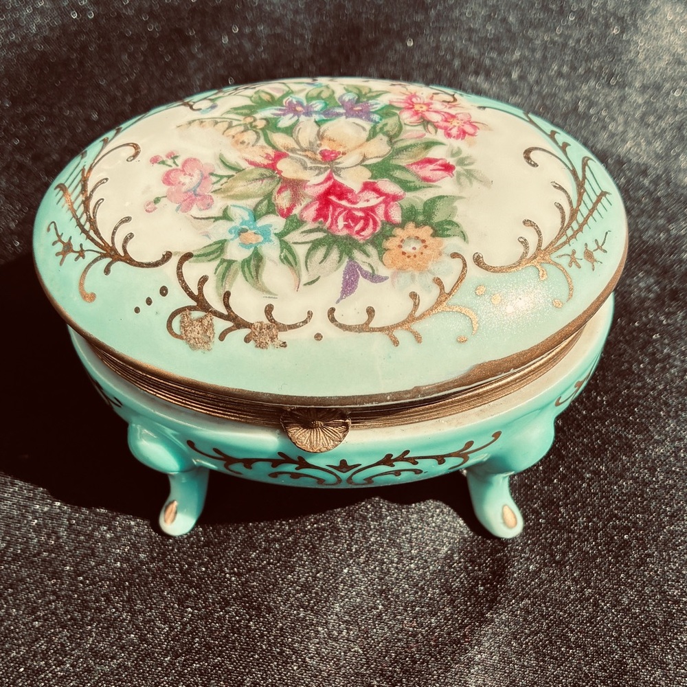 Vintage Norleans Japan porcelain footed trinket box